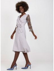 sivé elegantné šaty s čipkovými rukávmi W6245 #4