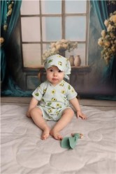 Detská letná mušelínová šatka so šiltom New Baby Avocado zelená #1
