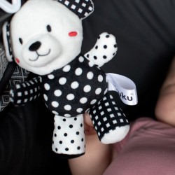 Plyšová hračka s hrkálkou Akuku medvedík čiernobiely #4