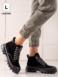 Komfortné čierne dámske  členkové topánky bez podpätku #1