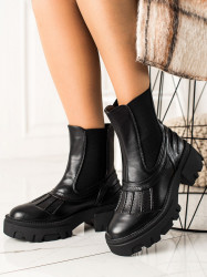 Komfortné  členkové topánky dámske čierne na plochom podpätku #1