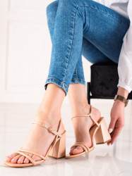 Pekné   sandále dámske