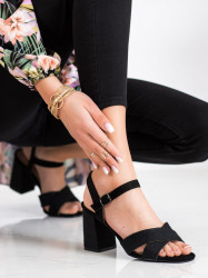 Praktické  sandále čierne dámske na širokom podpätku