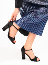 Trendy dámske čierne  sandále na širokom podpätku #1