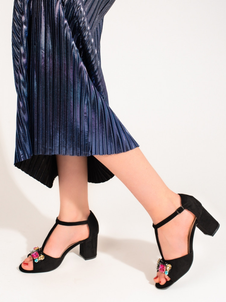 Luxusné čierne dámske  sandále na širokom podpätku