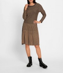 Pletené šaty s plisovaným vzorom HEINE, hnedo-čierna